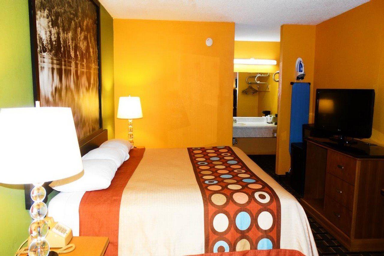 Americas Best Value Inn Darien Exterior photo