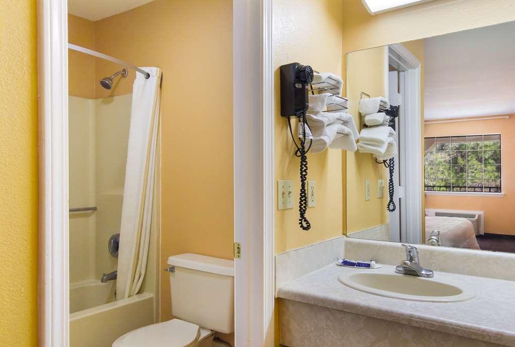 Americas Best Value Inn Darien Exterior photo