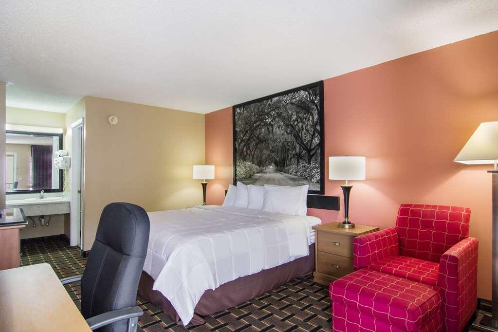 Americas Best Value Inn Darien Room photo