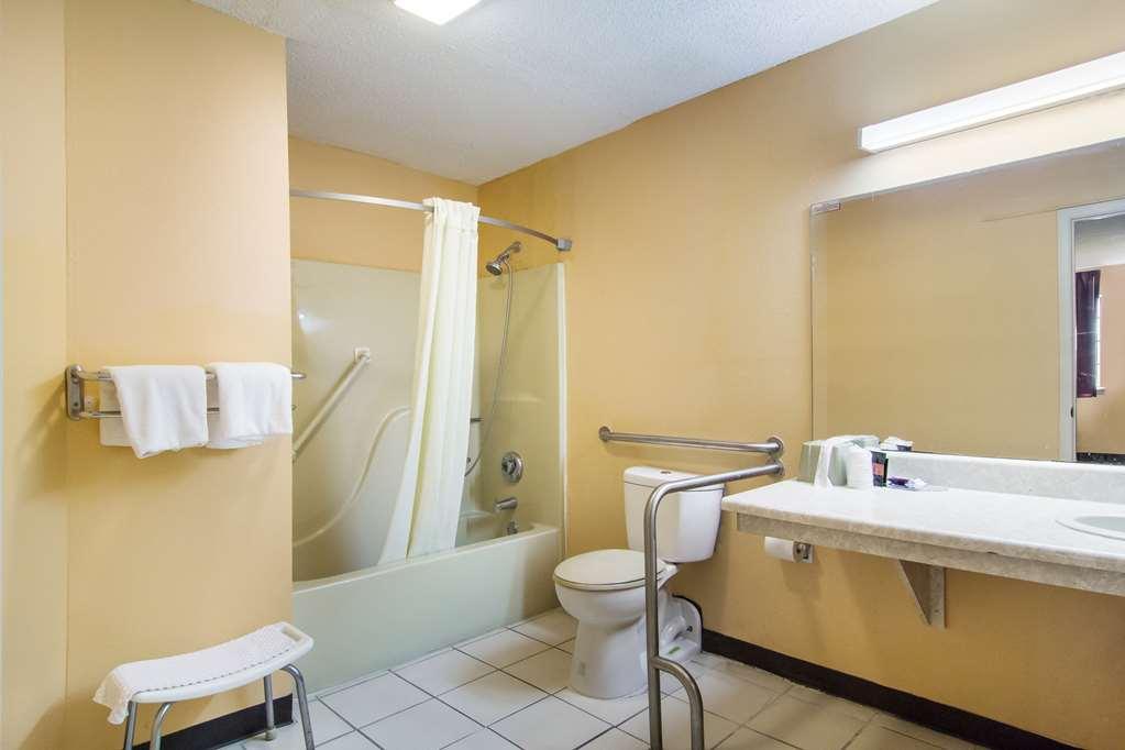 Americas Best Value Inn Darien Exterior photo