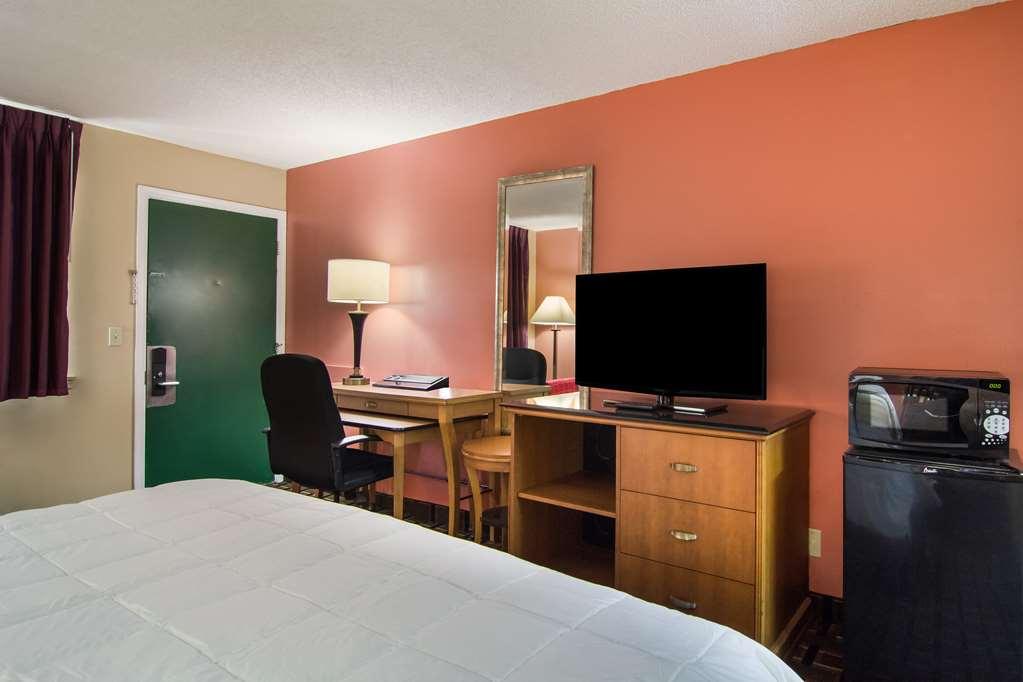 Americas Best Value Inn Darien Room photo