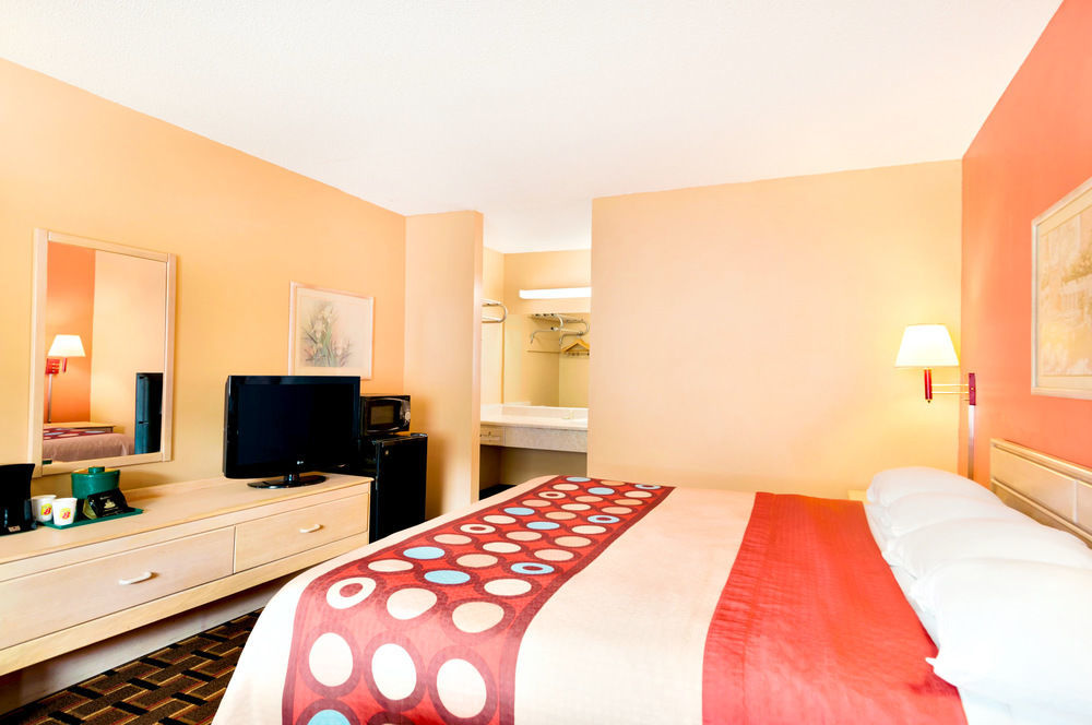 Americas Best Value Inn Darien Exterior photo