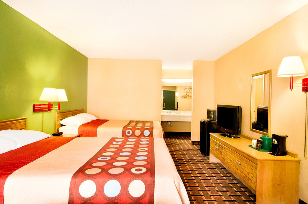 Americas Best Value Inn Darien Exterior photo