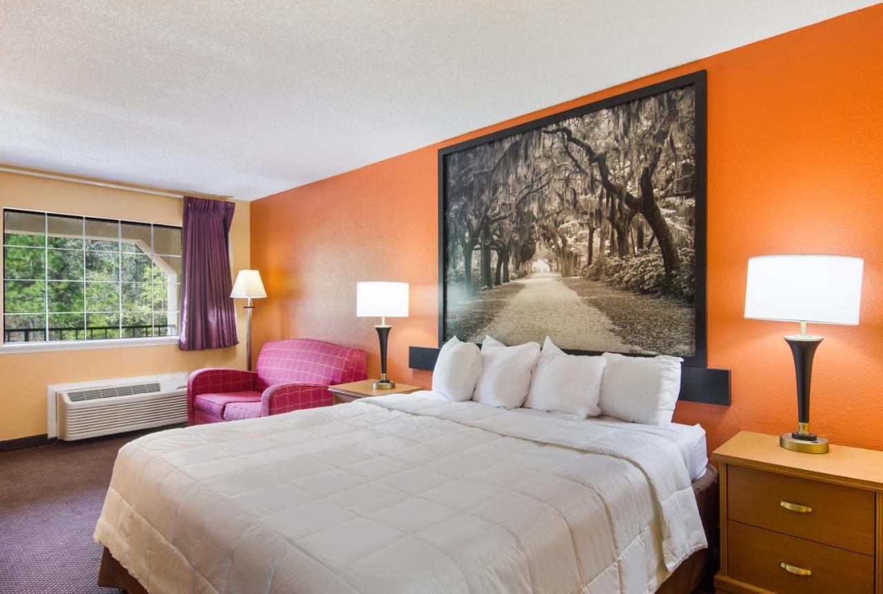 Americas Best Value Inn Darien Exterior photo
