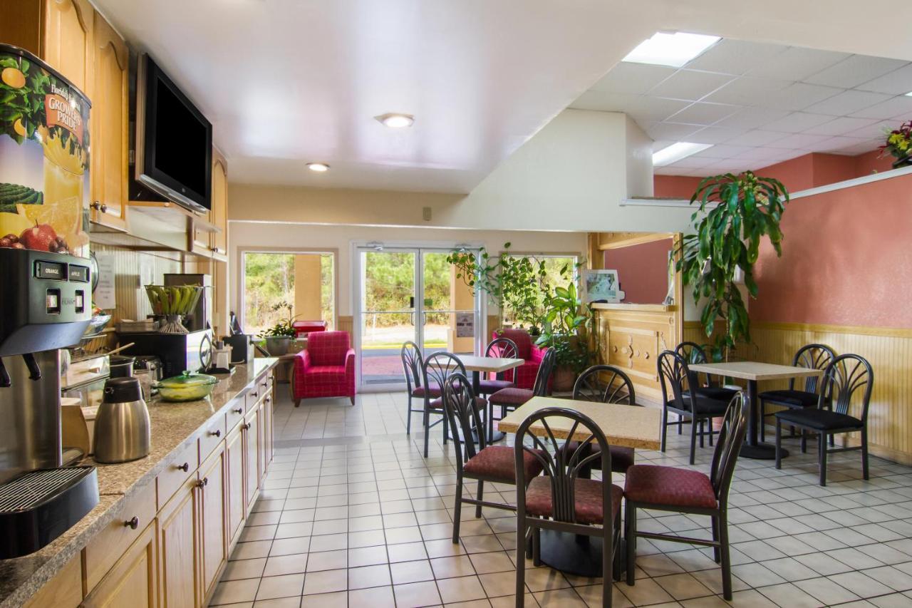 Americas Best Value Inn Darien Exterior photo